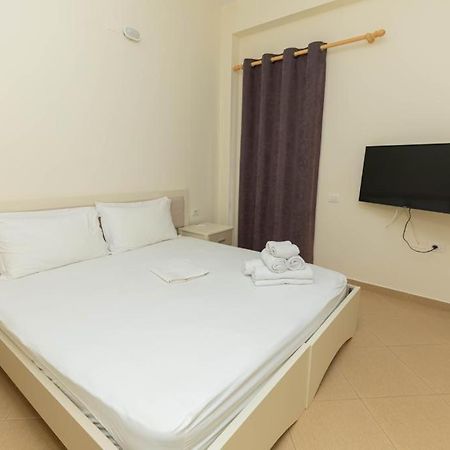 Premier Guest House Вльора Екстер'єр фото