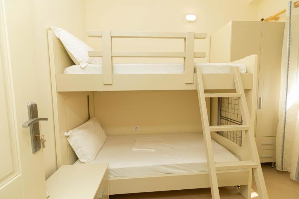 Premier Guest House Вльора Екстер'єр фото