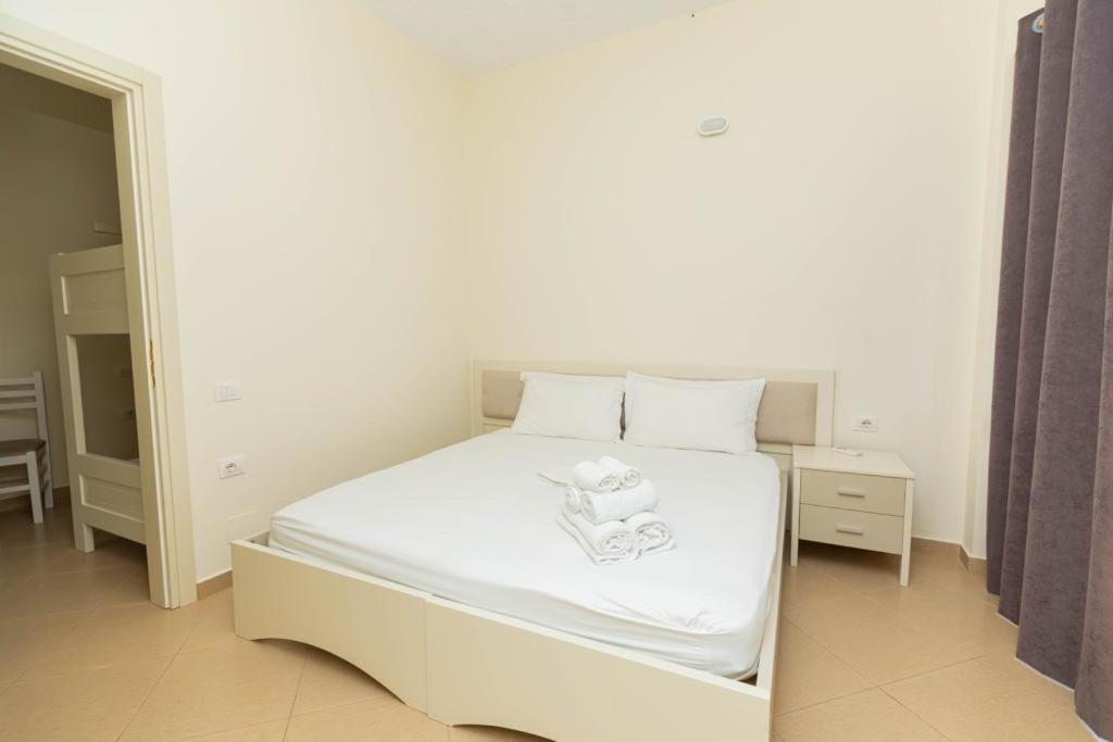 Premier Guest House Вльора Екстер'єр фото