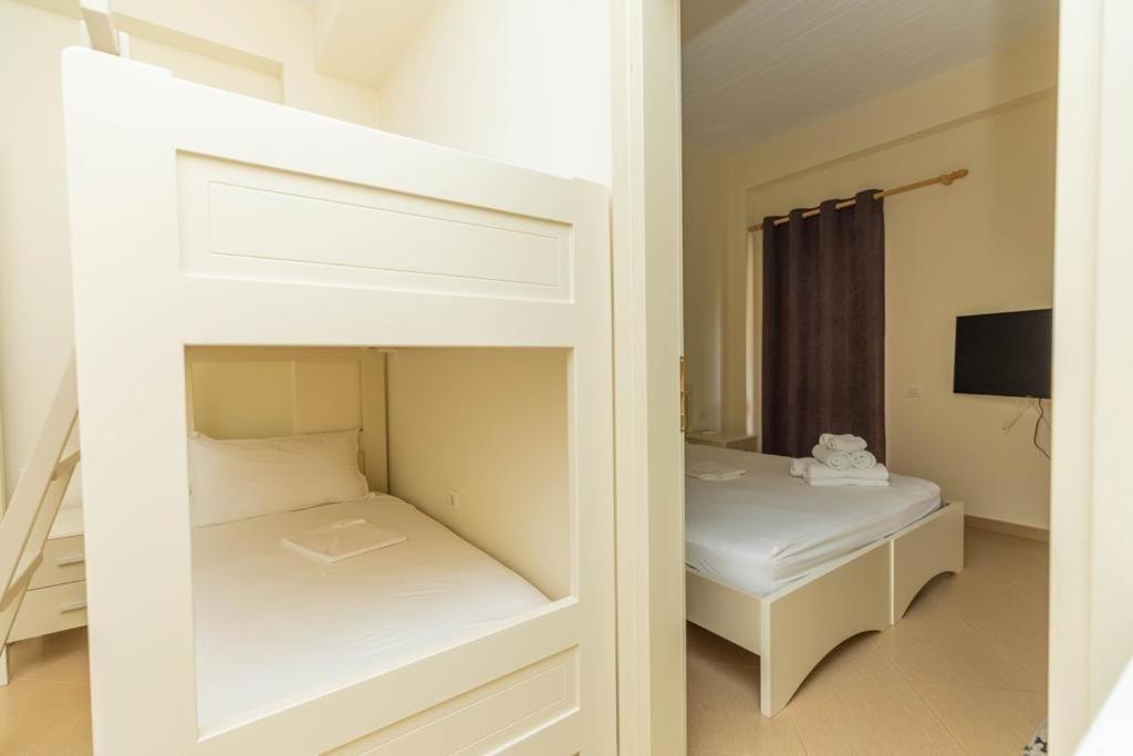 Premier Guest House Вльора Екстер'єр фото